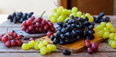 new-study-finds-that-snacking-on-grapes-may-add-4-to-5-years-to-the-lifespans-of-regular-junk-food-eaters