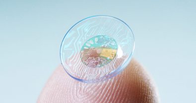 these-smart-contact-lenses-created-by-scientists-help-diagnose-cancer