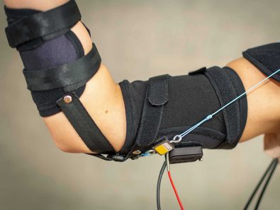 this-wearable-muscle-vest-gives-back-mobility-to-patients-that-have-difficulty-using-their-arms