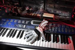 ai-driven-gloves-with-ability-to-feel-helps-stroke-patients-relearn-to-play-the-piano