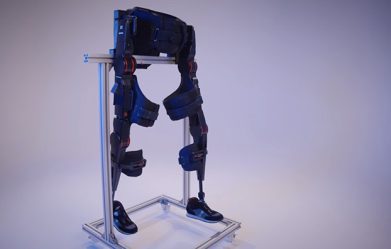 incredible-italian-made-exoskeleton-helps-disabled-users-to-walk-and-stand