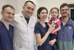 brave-ukrainian-surgeons-save-a-little-girls-life-despite-war